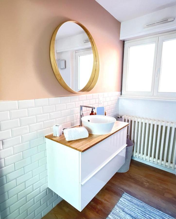 Apartment Au Perron Avec Garage Et Balcon A *